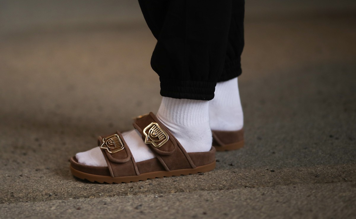 ugyldig ned brud How to Pair Socks With Sandals and Become a Normcore God