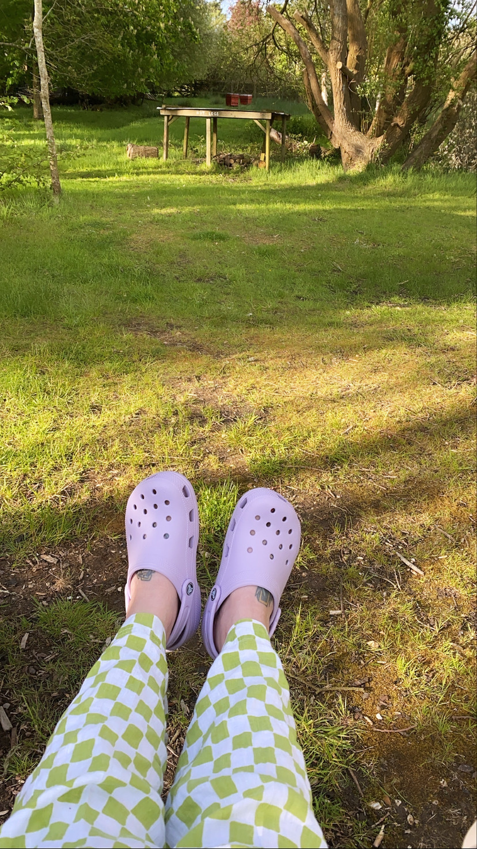 Hopping onboard the goth croc trend : r/crocs