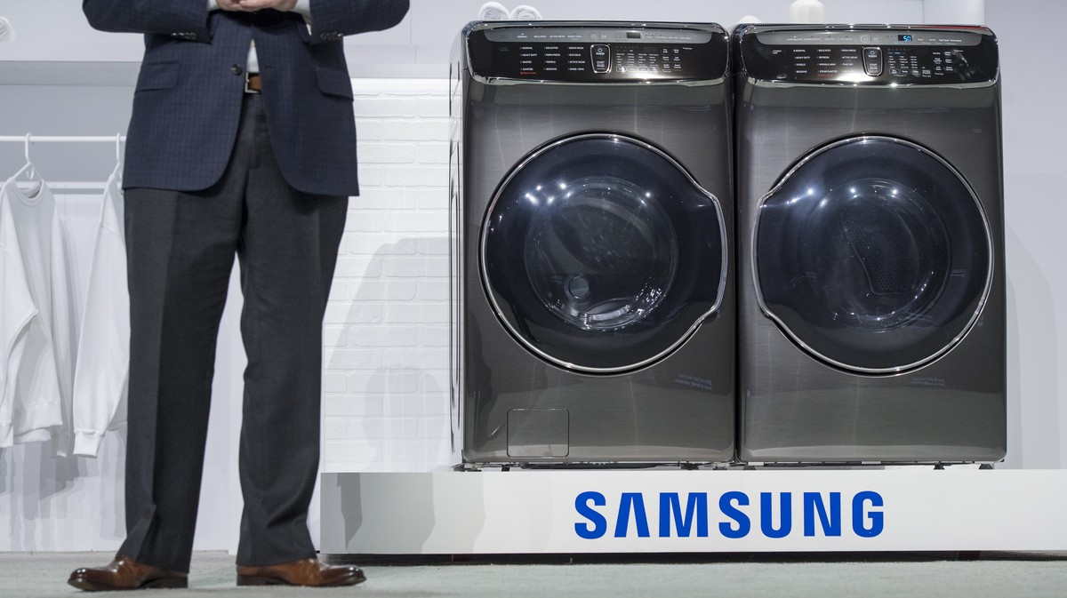 A series of Samsung apps that allow customers to control their internet-connected appliances require access to all the phone's contacts and, in s