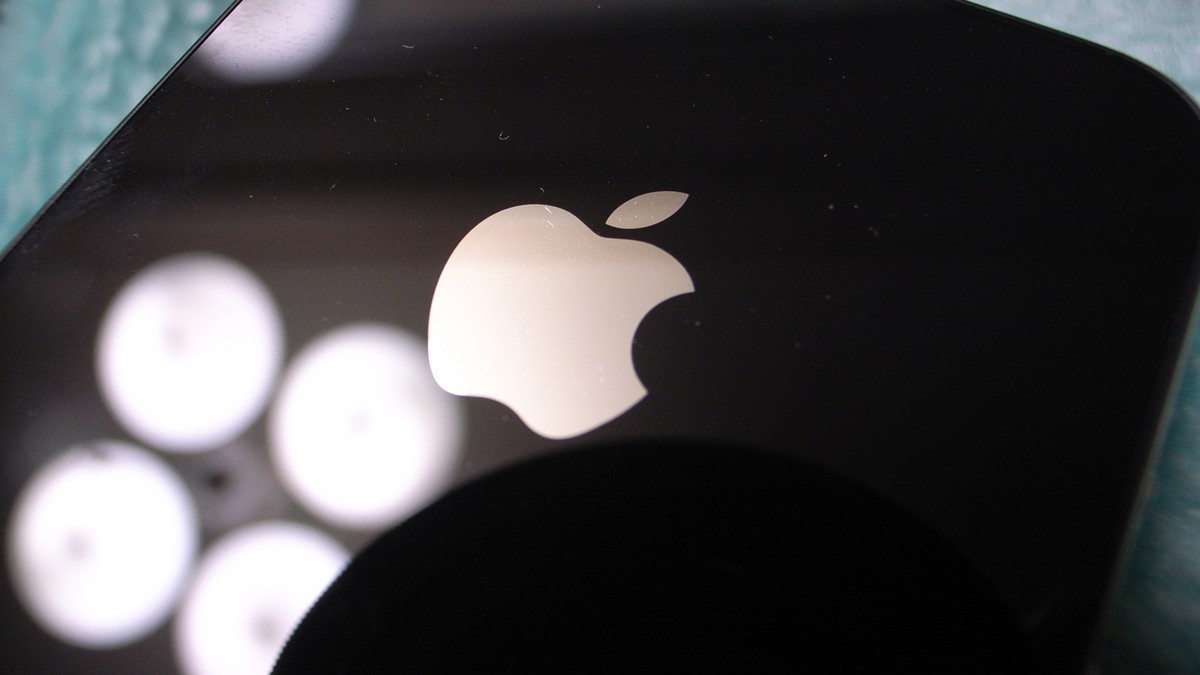 A reporter working for the Apple-focused website 9to5Mac paid a source around $500 in bitcoin in exchange for leaked data from the company in 2018, Mo