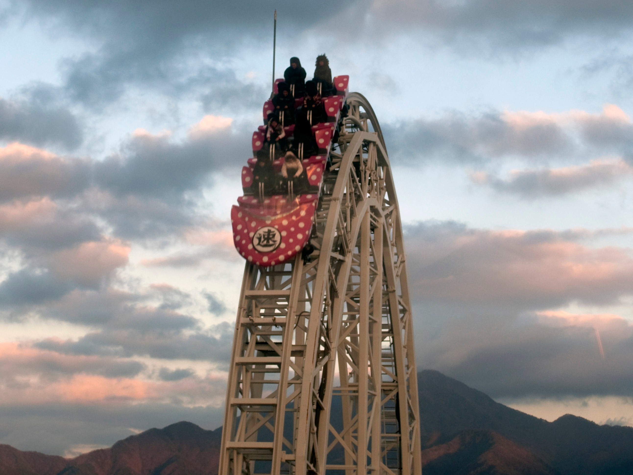 World s Fastest Accelerating Coaster Suspended Because Riders Keep