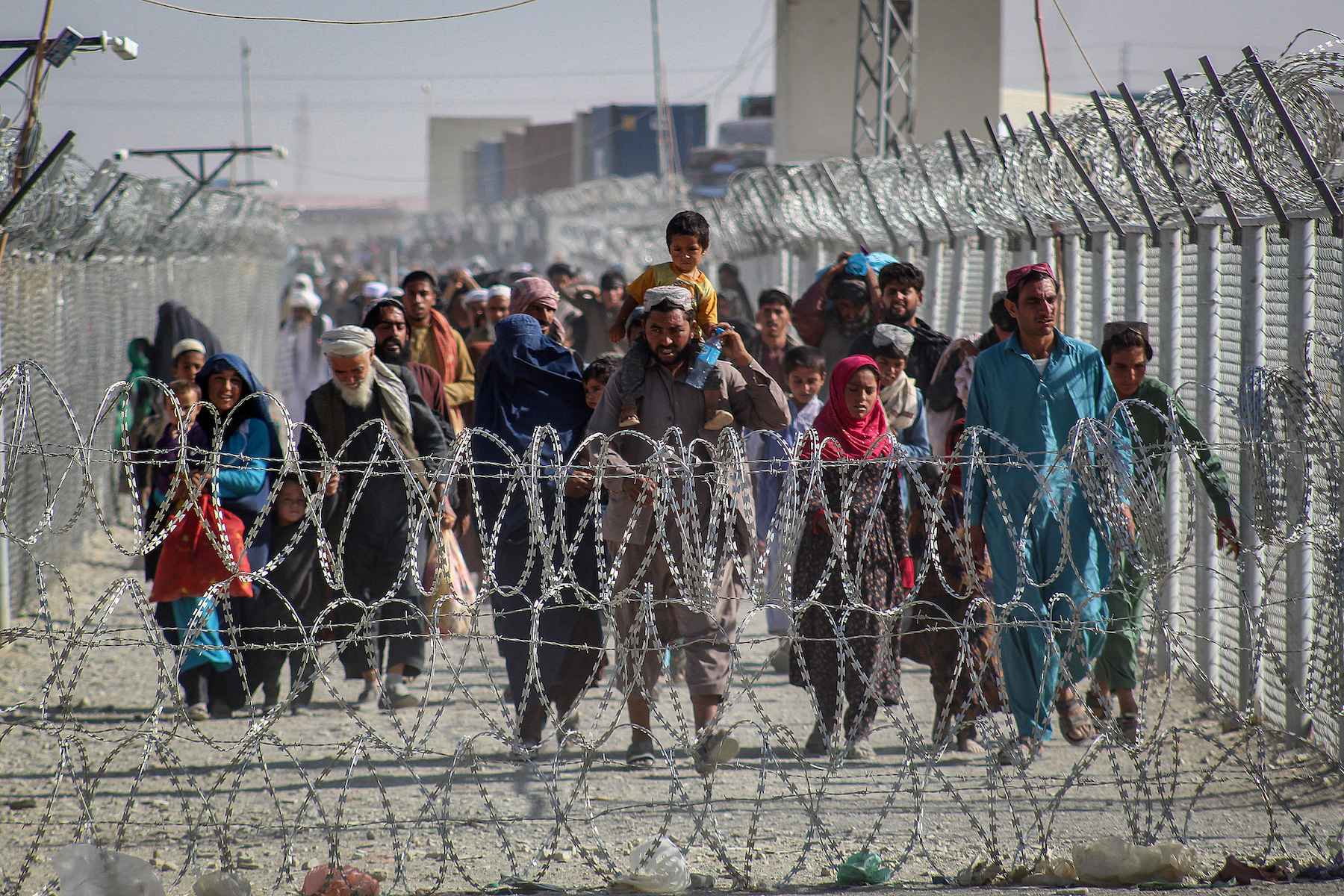 This Is What It’s Like For Afghan Refugees Crossing The Border Into ...