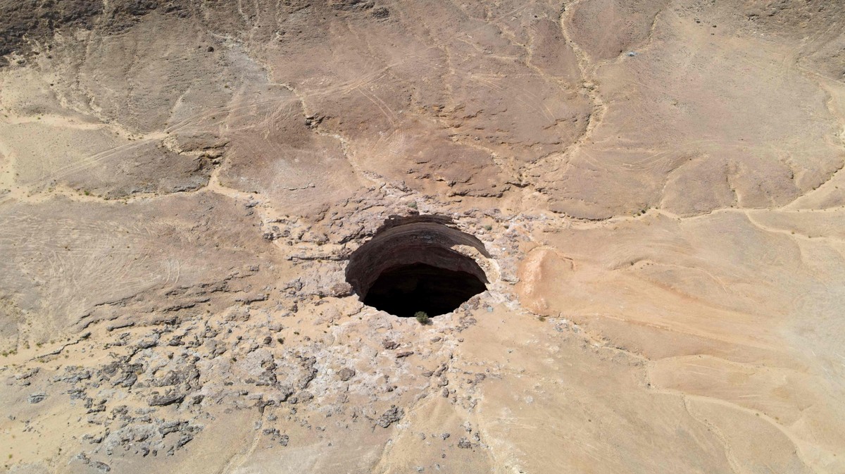 Take one look at the Well of Barhout, a natural sink hole in Yemen, and you can understand why this cavernous formation has inspired so many local leg
