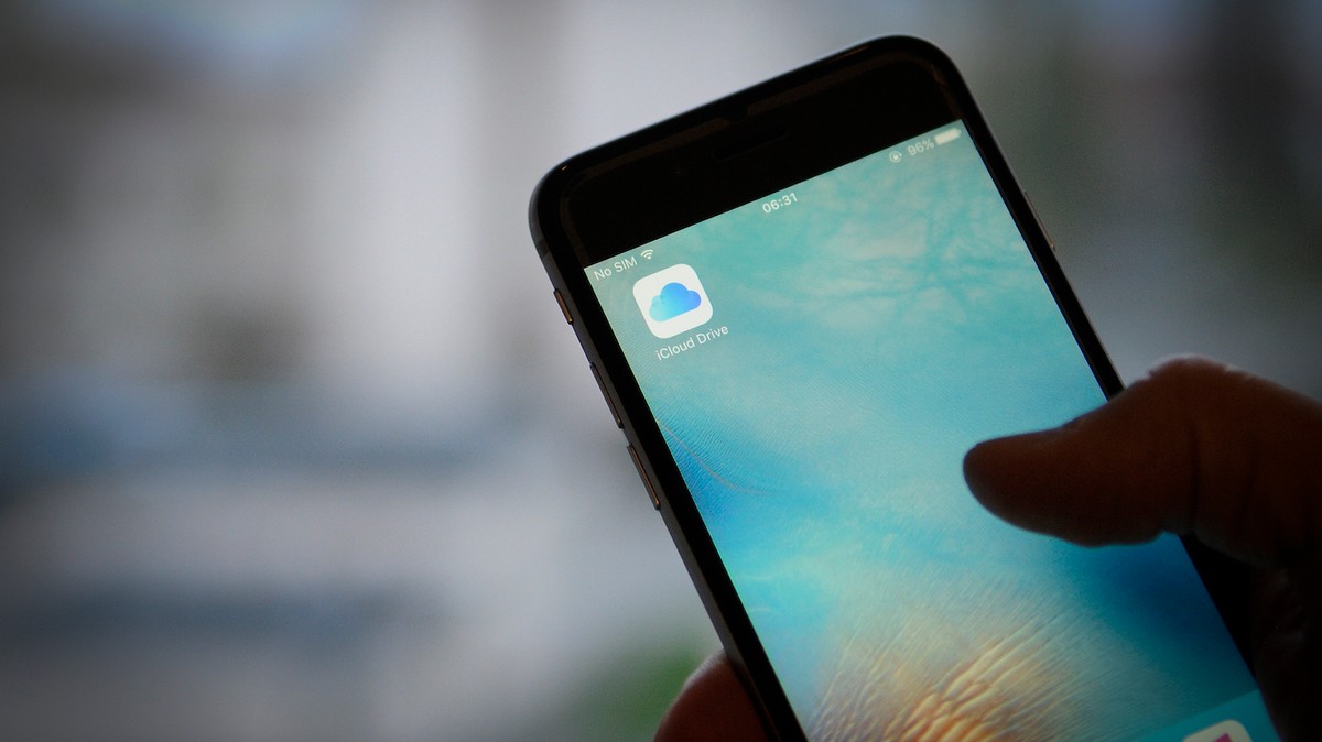 Man Pleads Guilty To Stealing Nude Photos From Hundreds Of Icloud Accounts 