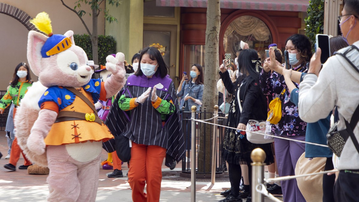 Disneyland Faces Backlash in China After Its Beloved Fox Was 'Rude' to Fans
