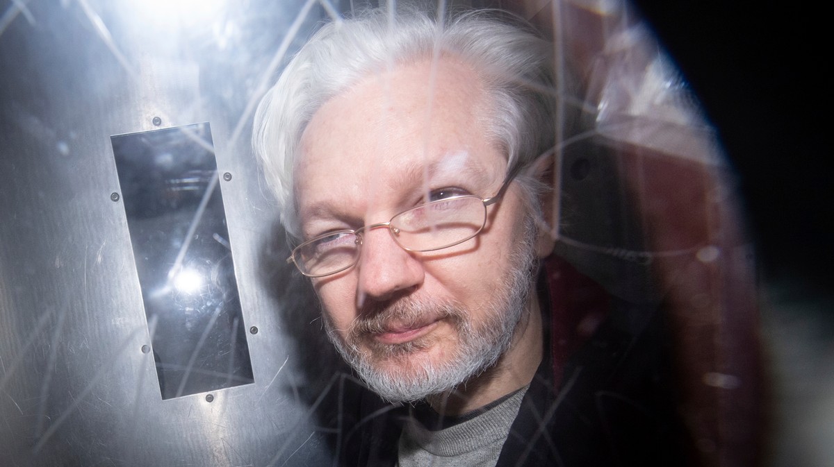 Julian Assange Can Be Extradited to the US, British Court Rules