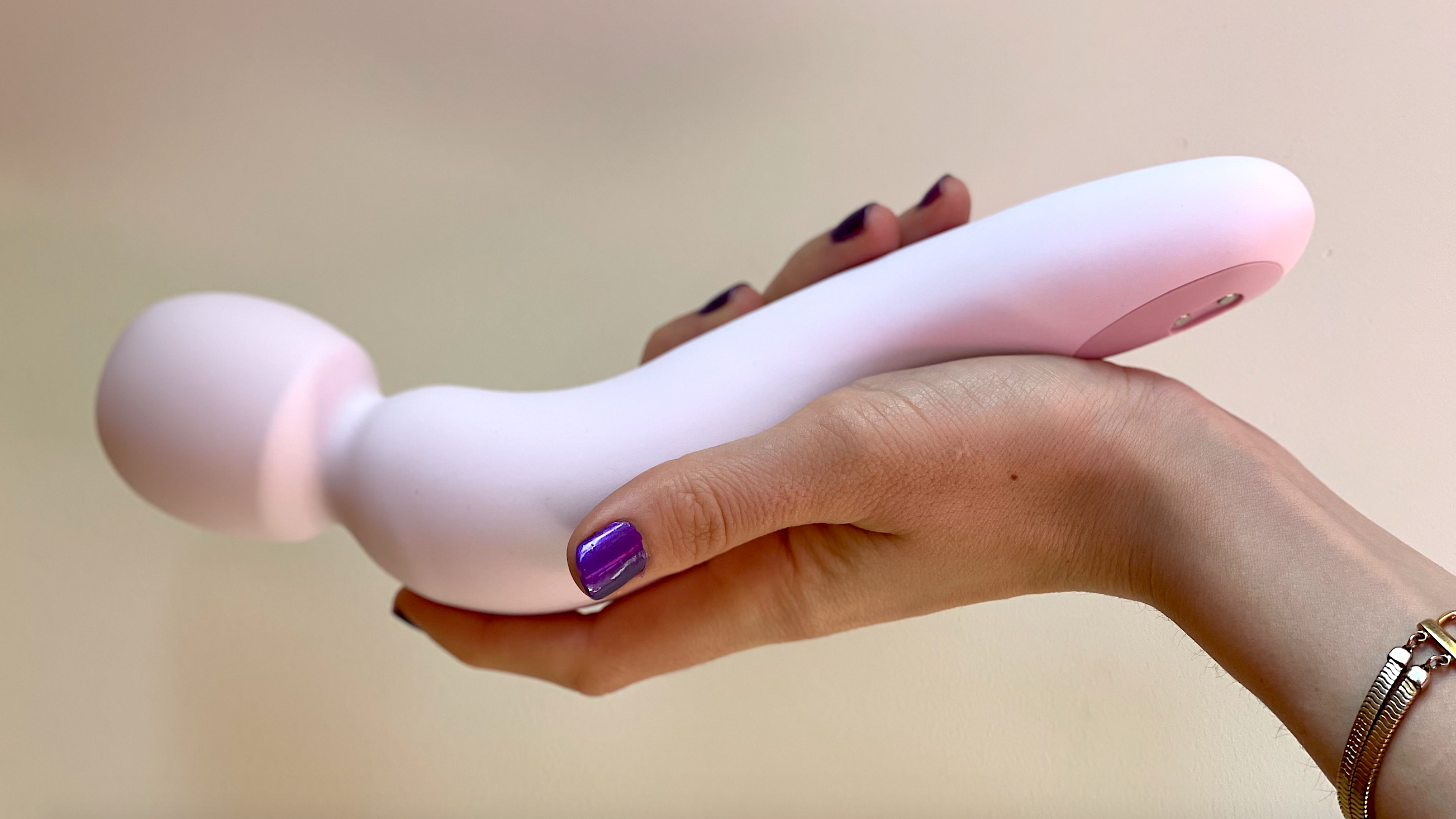 Review Dames Com Wand Vibrator is a Spa Day for Your Clit picture