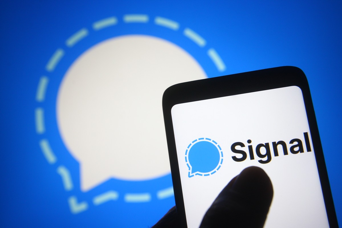 Signal's CEO Steps Down Just As the App Starts Allowing Crypto ...