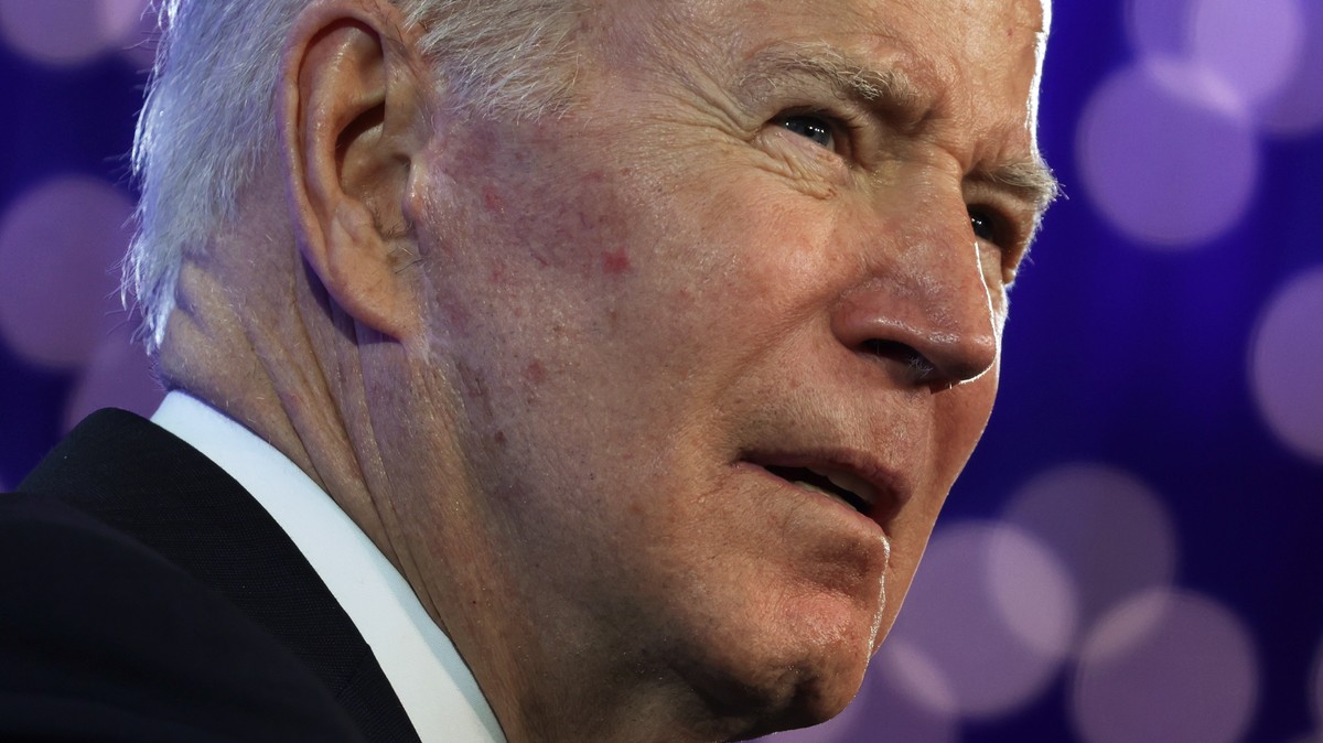 President Biden backs consumers' right to repair and acknowledges the anticompetitive practices of electronics manufacturers (Jason Koebler/VICE)