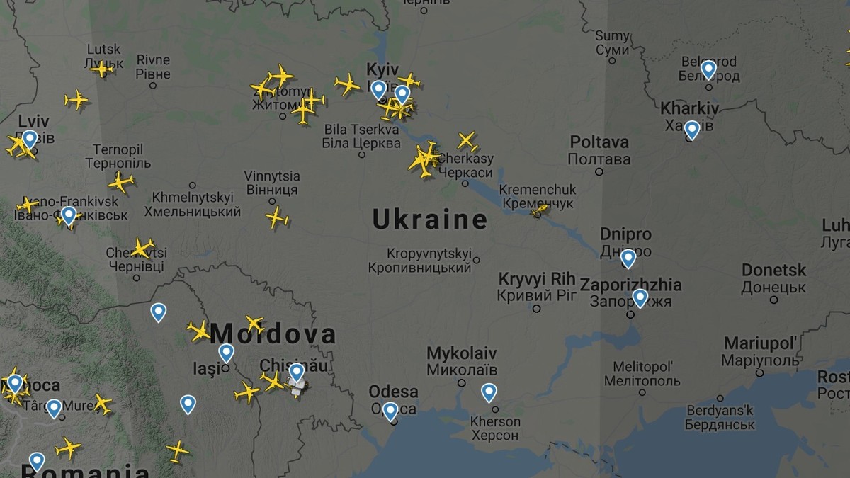 1644857395367-ukraine-oligarchs-flee-invasion-private-jets.jpeg