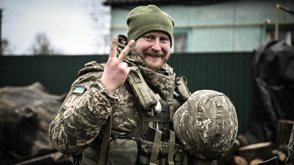 Russia Is Forcing Conscripts To Fight, While Ukrainians Are Desperate To Enlist