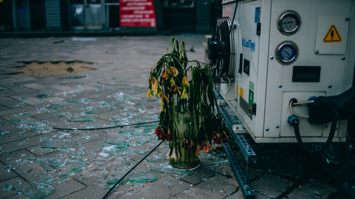 Heartbreaking Photos Show What Ukrainian People Have Left Behind