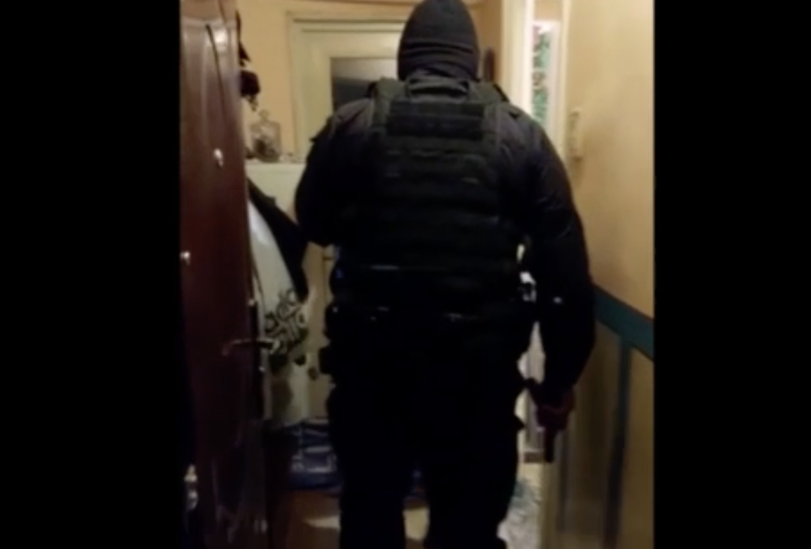 Presupusi escroci prinși în spatele celor mai faimoase site-uri de ucidere pentru închiriere Presupusi escroci prinși în spatele celor mai faimoase site-uri de ucidere pentru închiriere