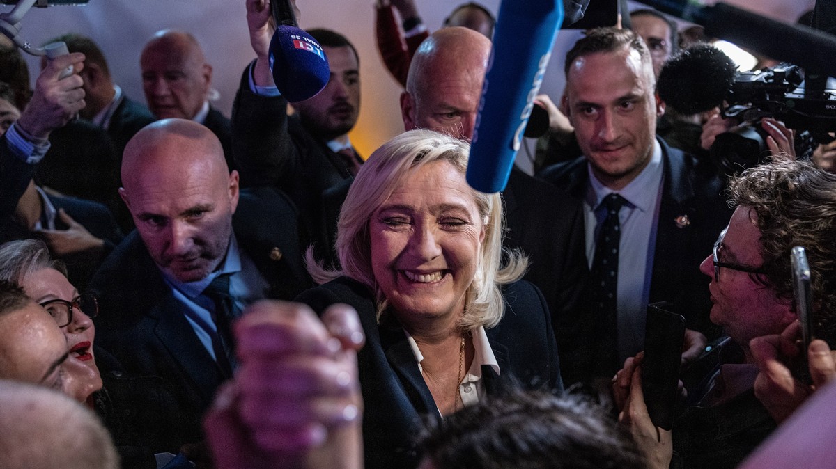 Macron to Face Off Against Far-Right Candidate in Knife-Edge French Election