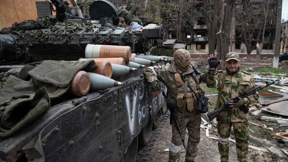 Ukrainian Soldiers Are Making a Last Stand in This Vast Steelworks