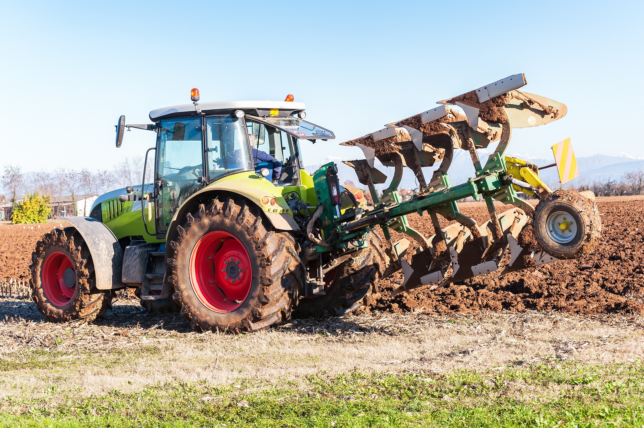 Farmer Says Dealer Wouldn’t Repair His Tractor Until He Filed FTC Complaint