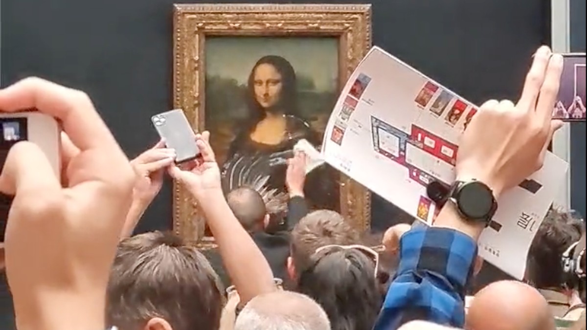 Mona Lisa Attacked With Cake by ‘Man Disguised as Woman in a Wheelchair’