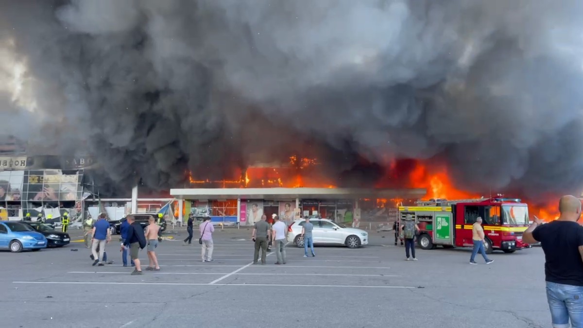 Russia Just Bombed a Packed Shopping Centre in Ukraine