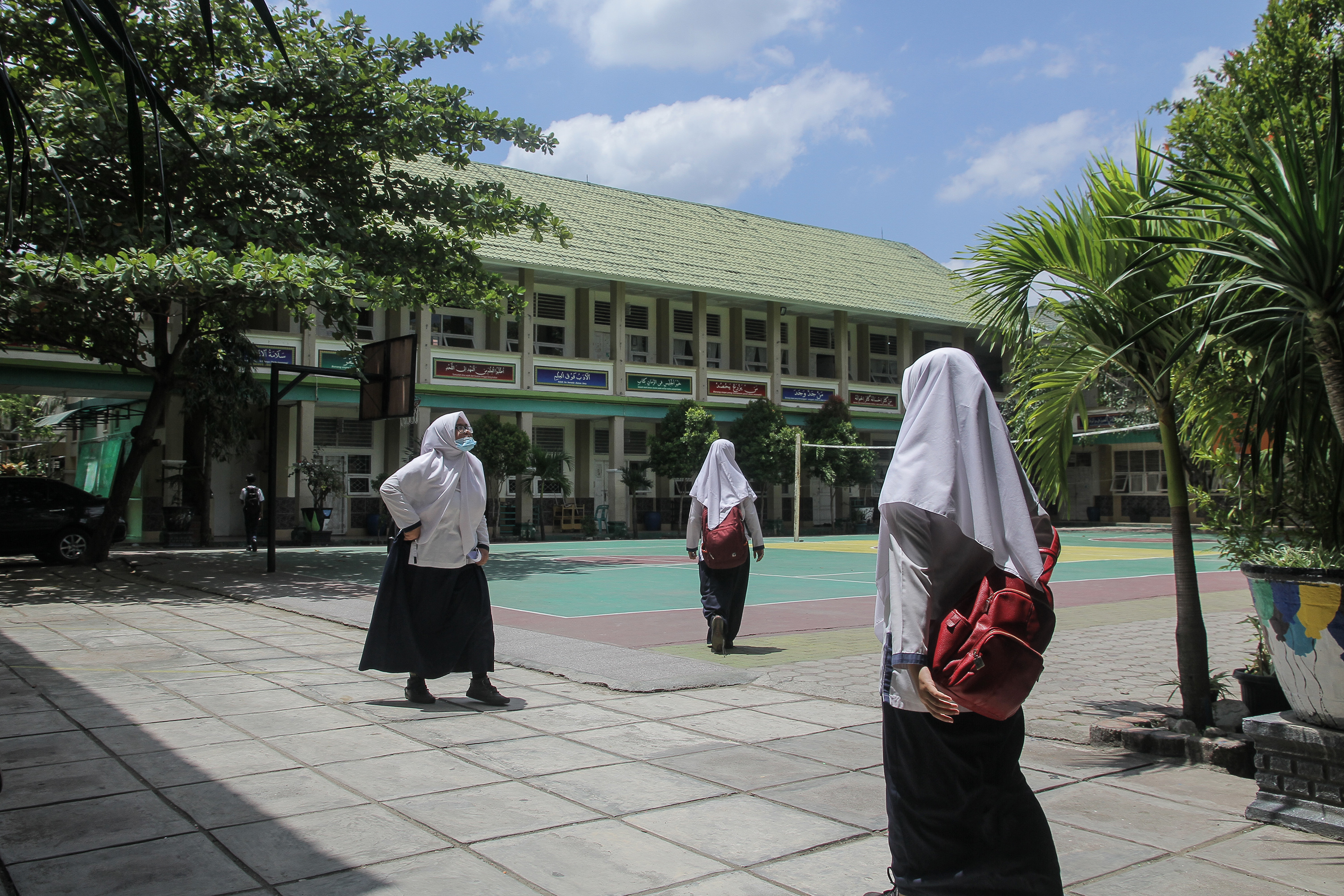 Pemaksaan Jilbab Imbas Iklim Politik Yang Pengaruhi Kebijakan Seragam ...