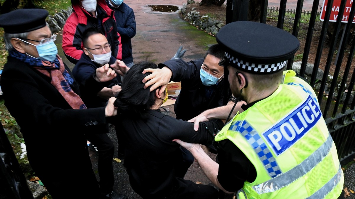 Hong Kong Protester Dragged Into Chinese Consulate in UK and Beaten Up