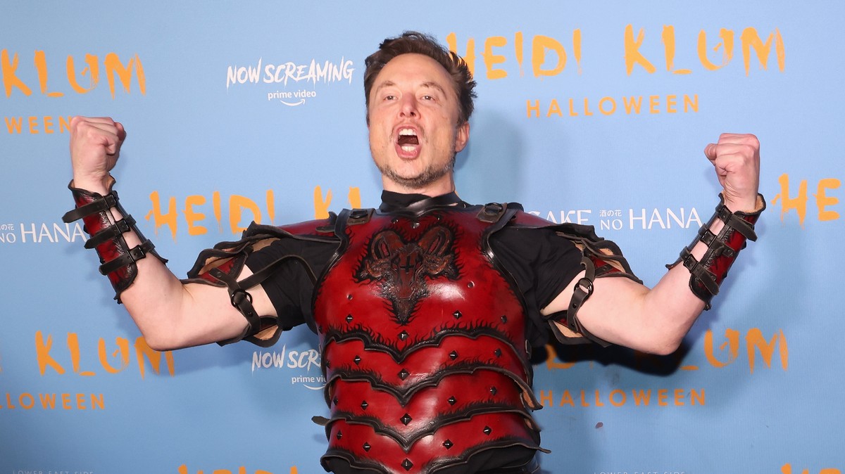 Elon Musk Wants Us to Think He's at War With the Elites