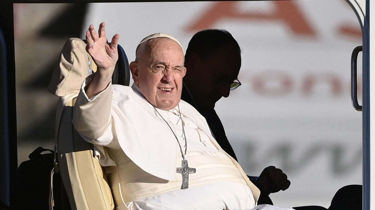 Pope Francis Called Out for ‘Racist’ Interview About Russian Soldiers