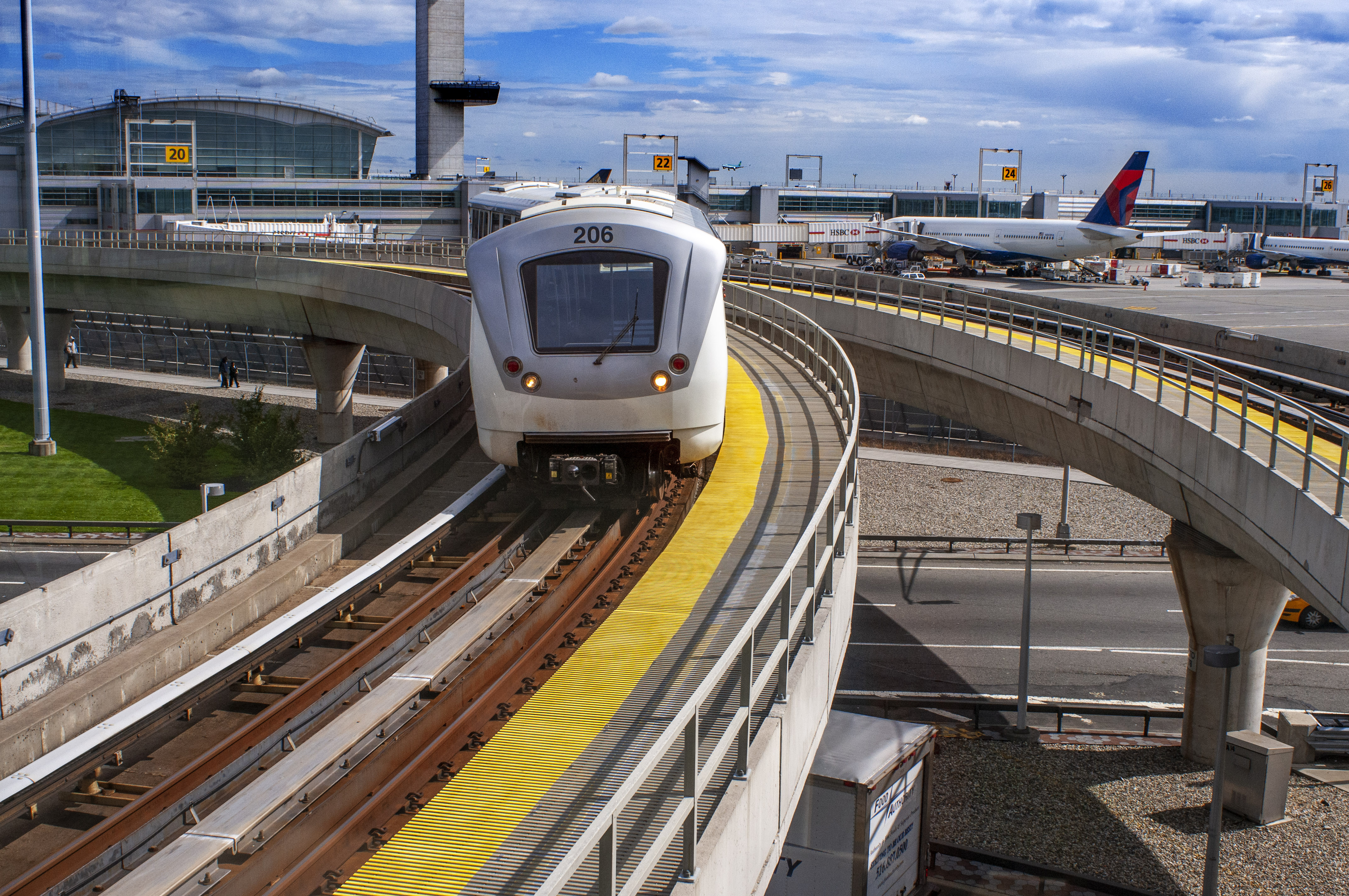 The JFK AirTrain Should Be Free For Everyone