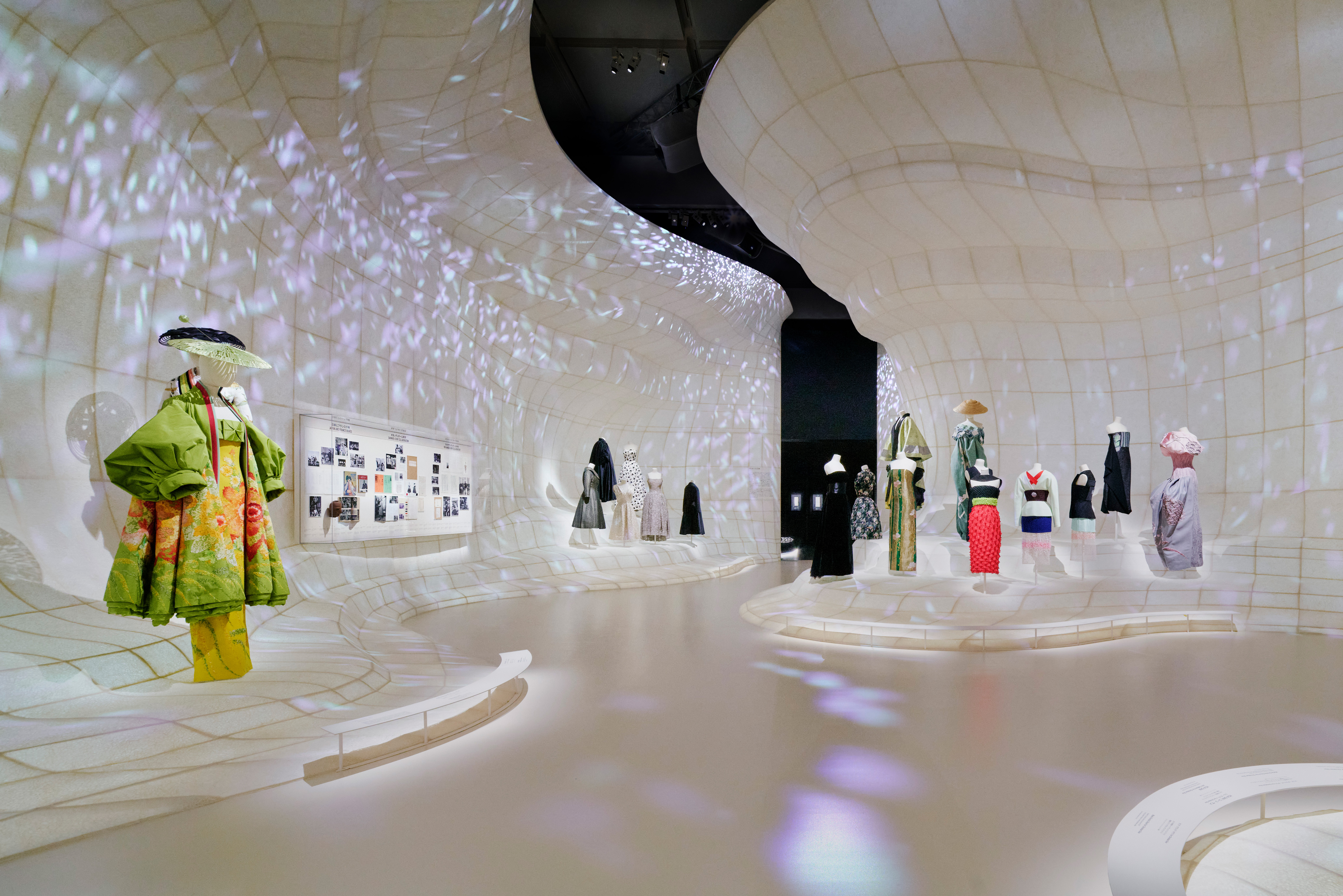 80/20クロス 未開封 DIOR 夢のクチュリエ展 公式図録 - 洋楽