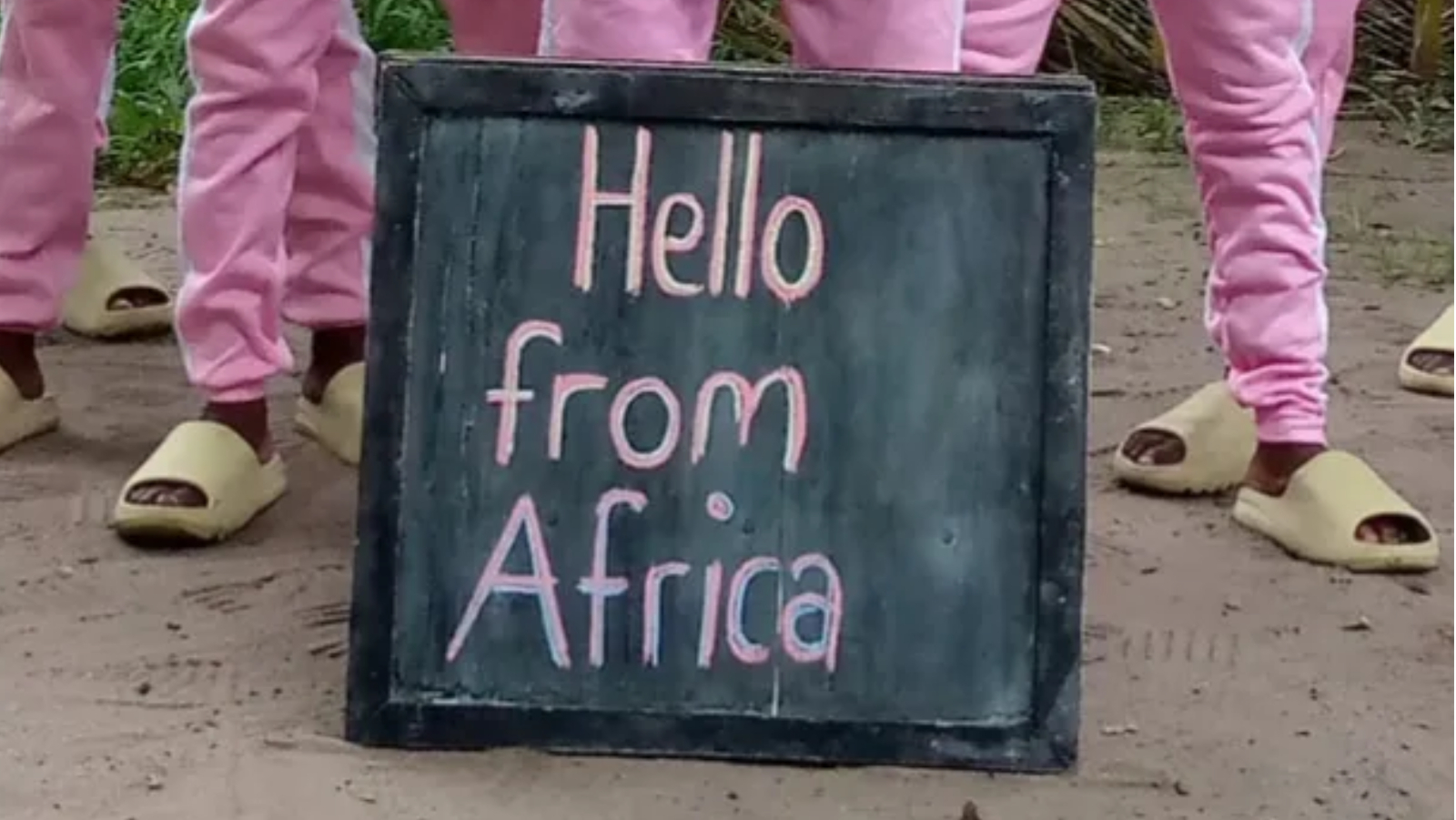 Wie zit er achter de verjaardagsboodschappen uit Afrika?