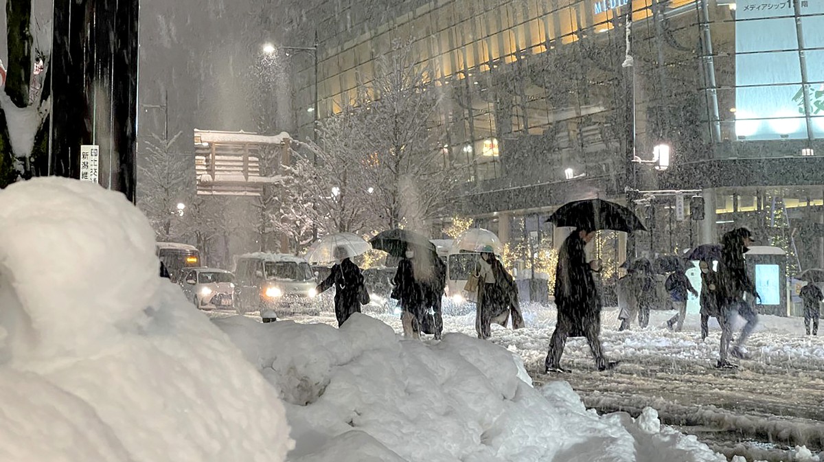 Des chutes de neige record au Japon font 17 morts et plus de 90 blessés