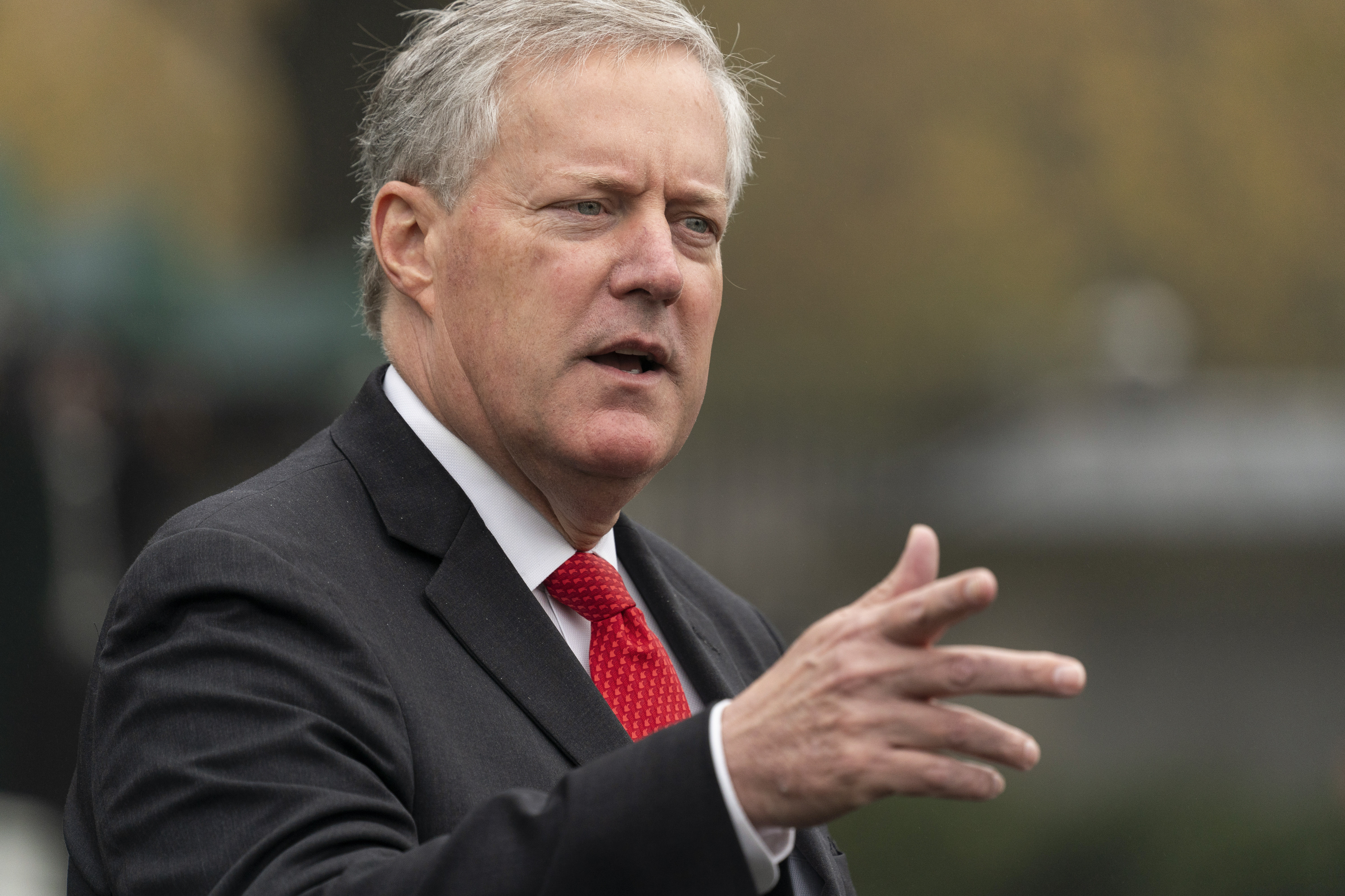 Mark Meadows a jeté des documents dans la cheminée de la Maison Blanche, un ex-assistant a témoigné