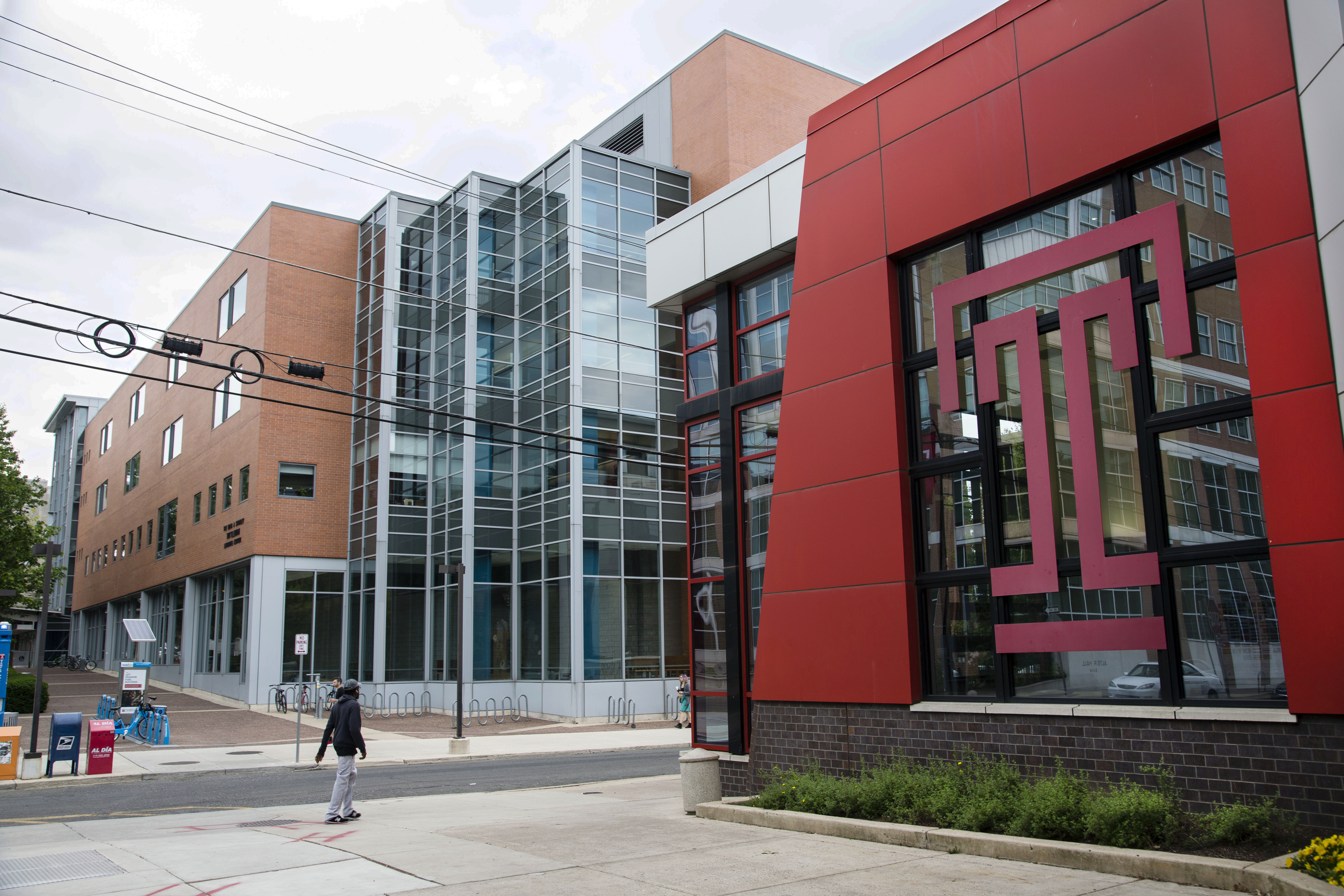 Temple supprime les soins de santé et les remises de frais de scolarité pour les diplômés en grève