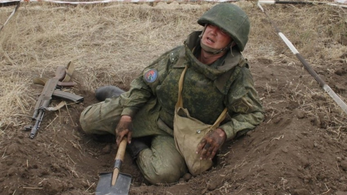 Russian Soldiers Are Attacking Ukrainians With Shovels, UK Intelligence Says