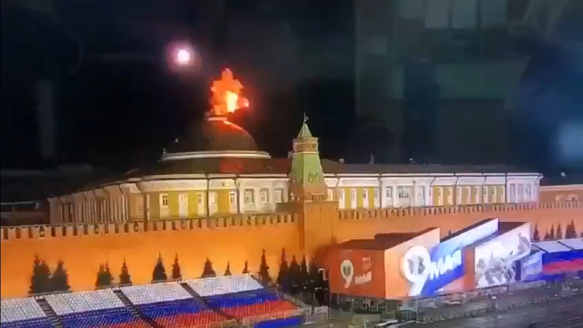 Drone Explodes Over Kremlin, Russia Alleges Putin Assassination Attempt