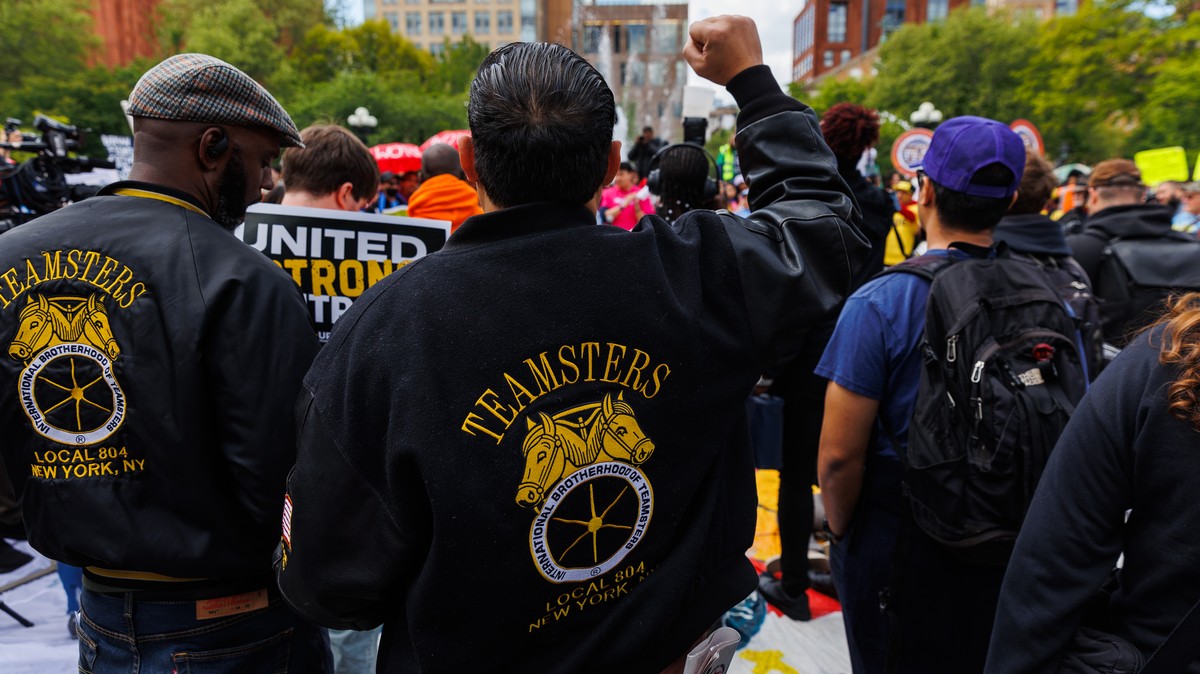 Teamsters, UPS Hit Bargaining Standstill, Accuse Each Other of Walking Out