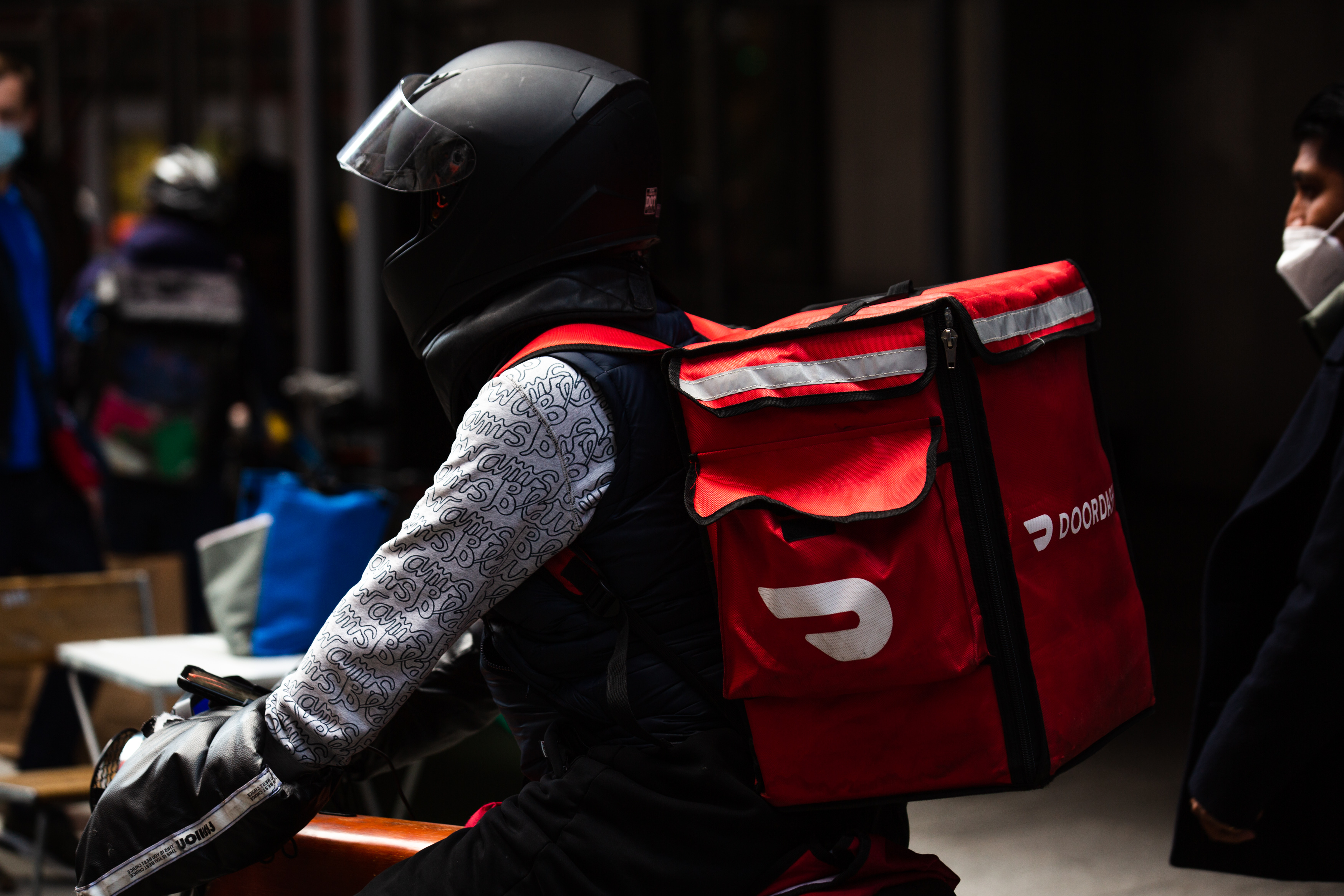 DoorDash, Uber sue NYC on deliverer wages