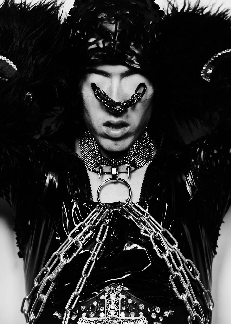1581908063226-2_glamhate