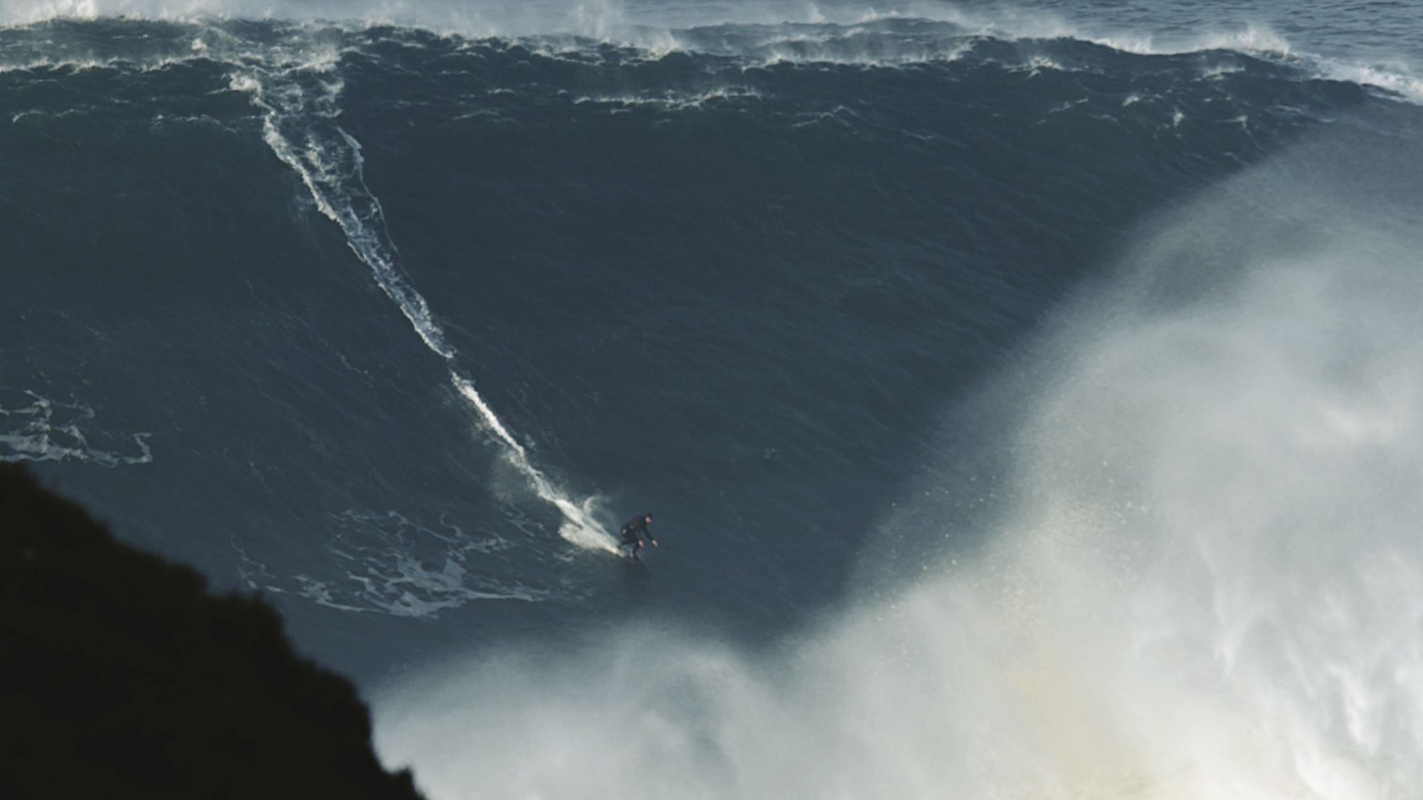 Der deutsche Big-Wave-Surfer Sebastian Steudtner in Nazaré