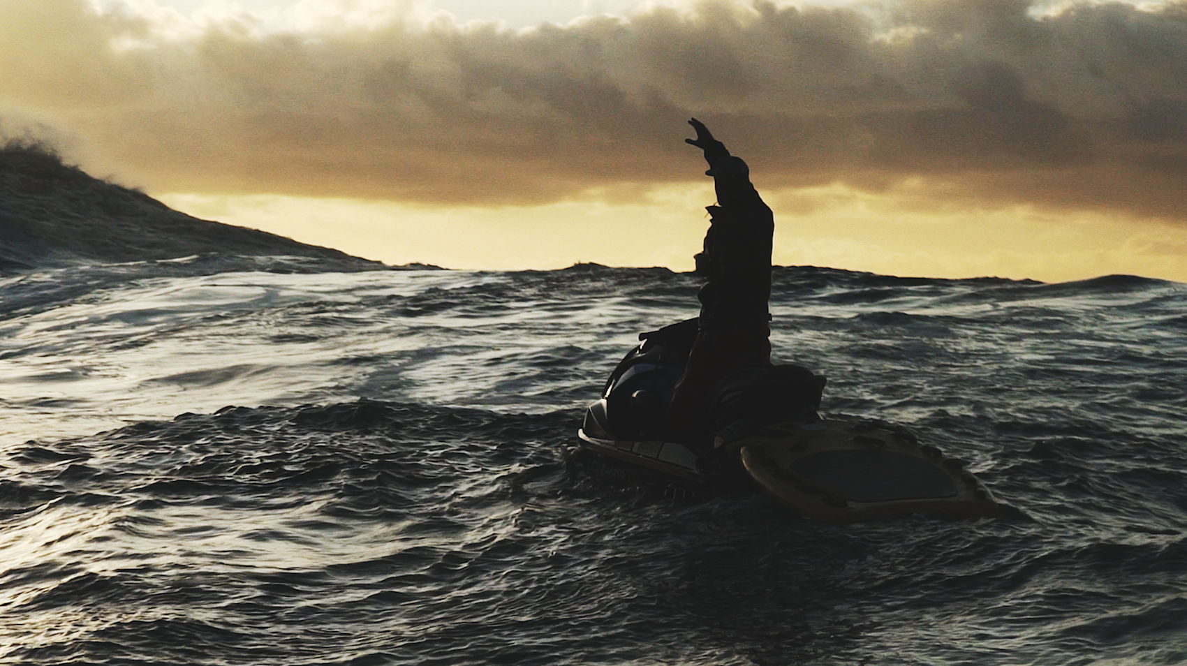 Der Surfer Axi Muniain auf seinem Jetski