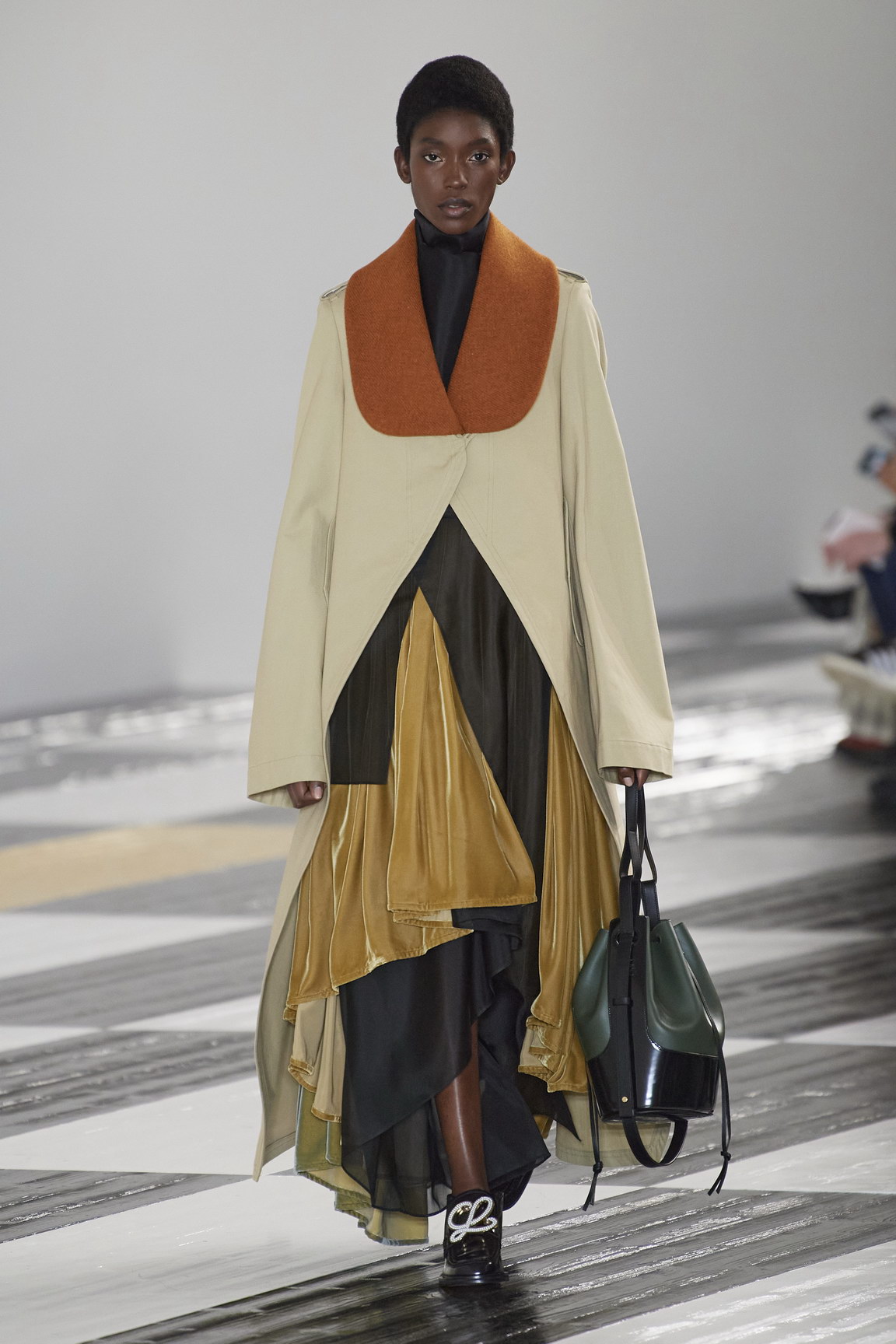 Review: Jonathan Anderson gives a masterclass in silhouette at Loewe AW20