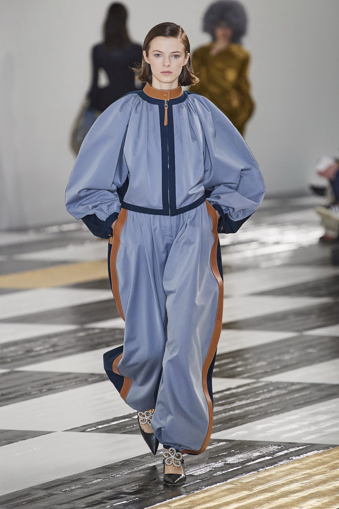 Review: Jonathan Anderson gives a masterclass in silhouette at Loewe AW20