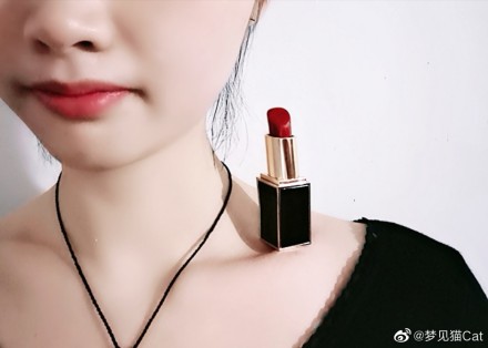 China lipstick on collarbone challenge