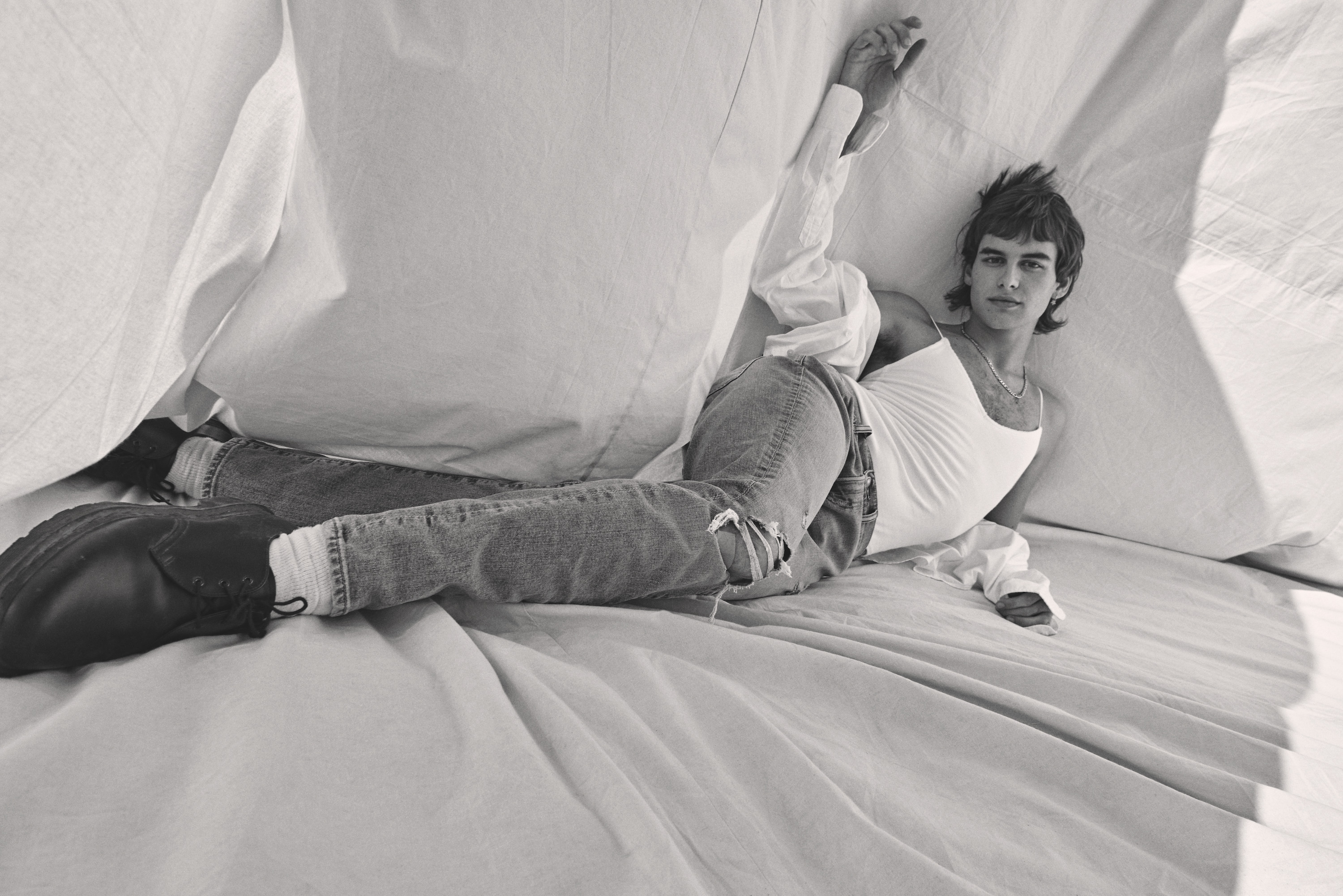 Fernando-Casablancasi-in-abercrombie-and-fitchs-fierce-campaign