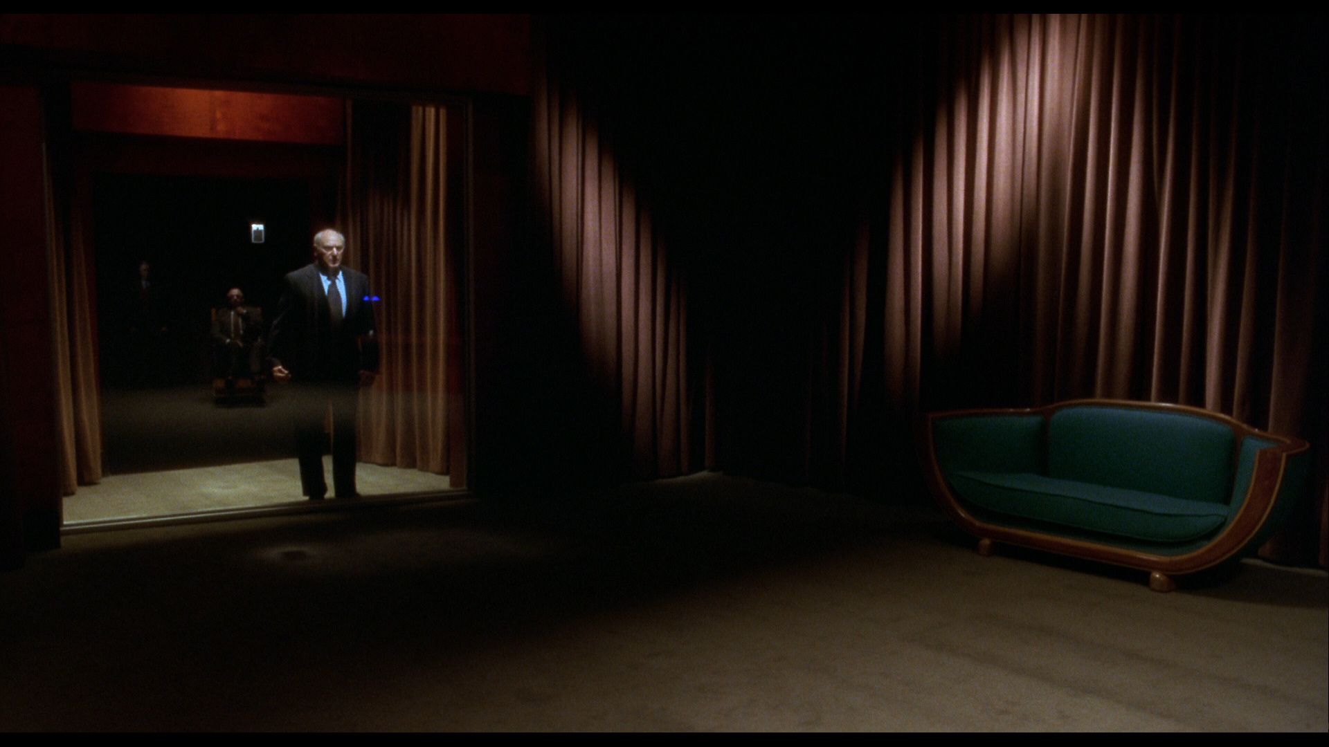 1583532916360-Mulholland-drive