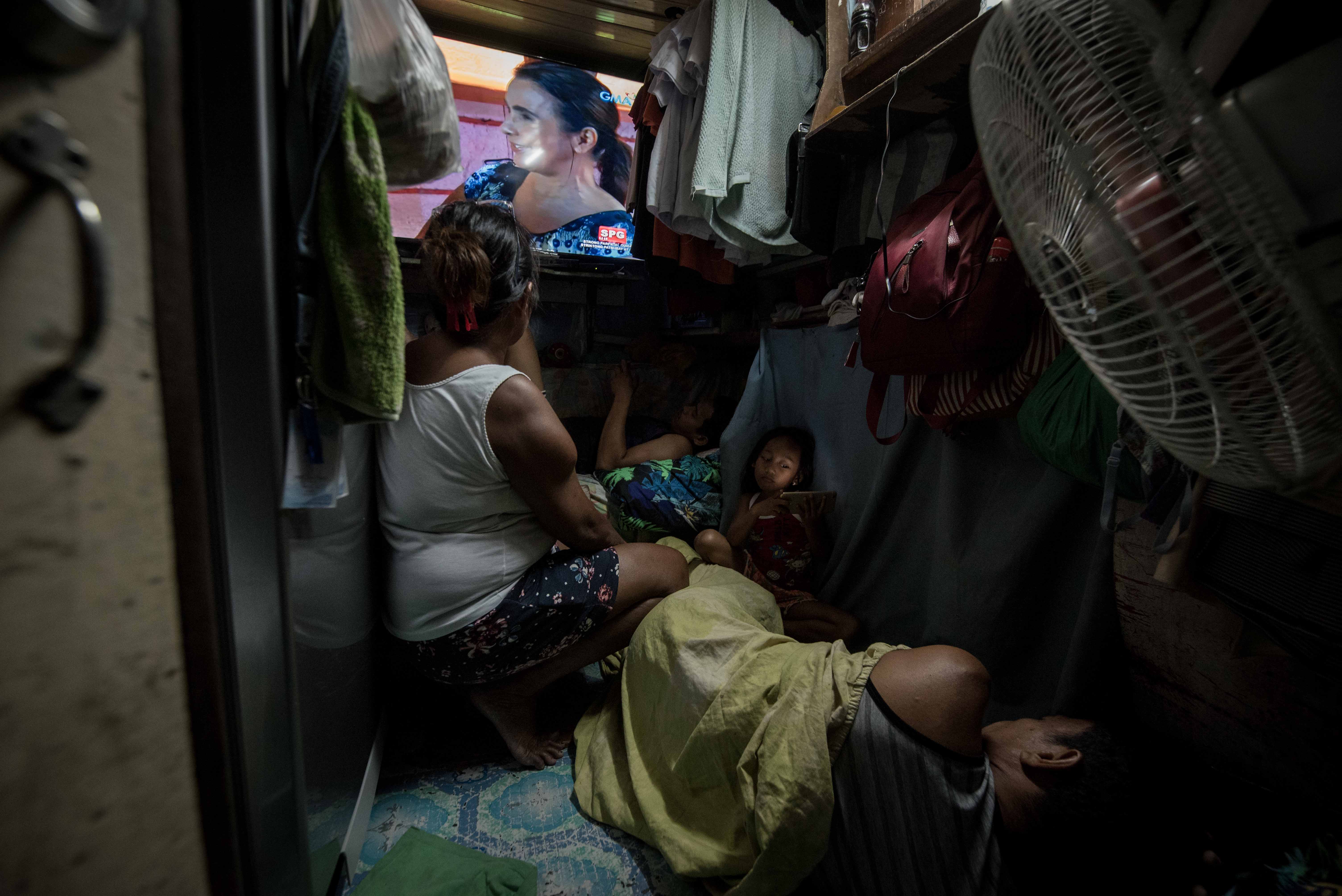 Filipinos-Struggling-with-Coronavirus-Lockdown
