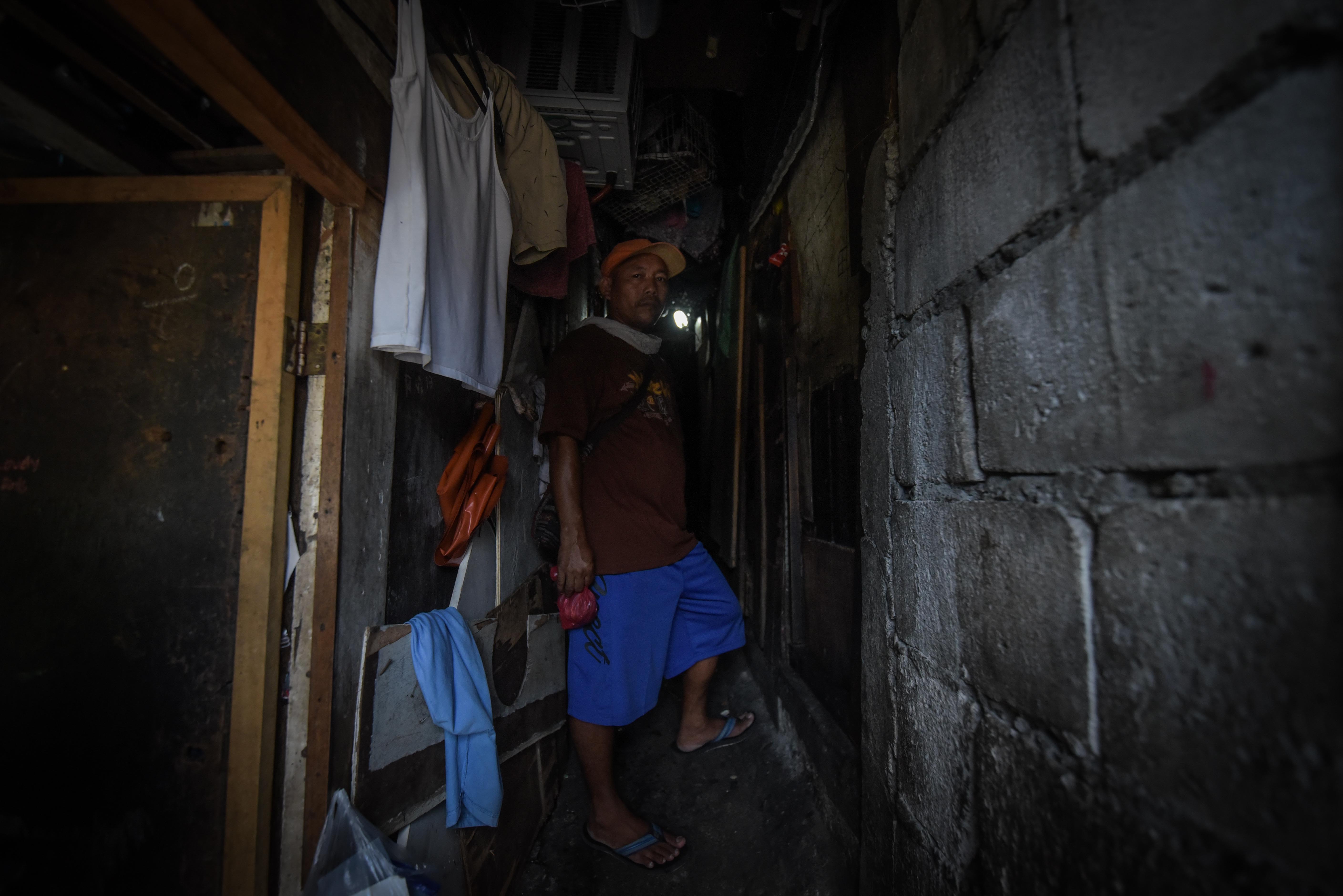 Filipinos-Struggling-with-Coronavirus-Lockdown