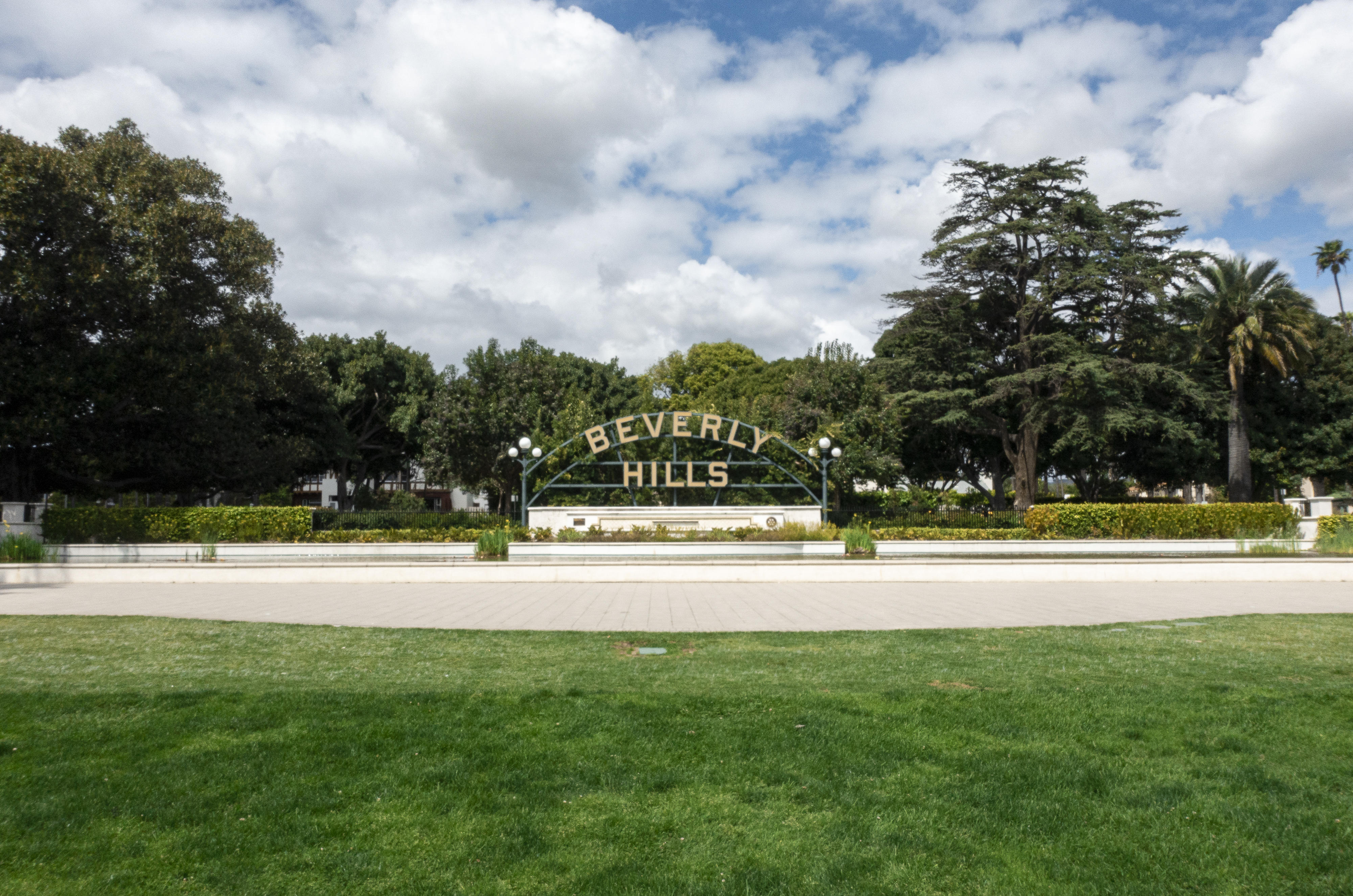 Beverly Hills Sign at N Santa Monica Blvd and N Beverly Dr