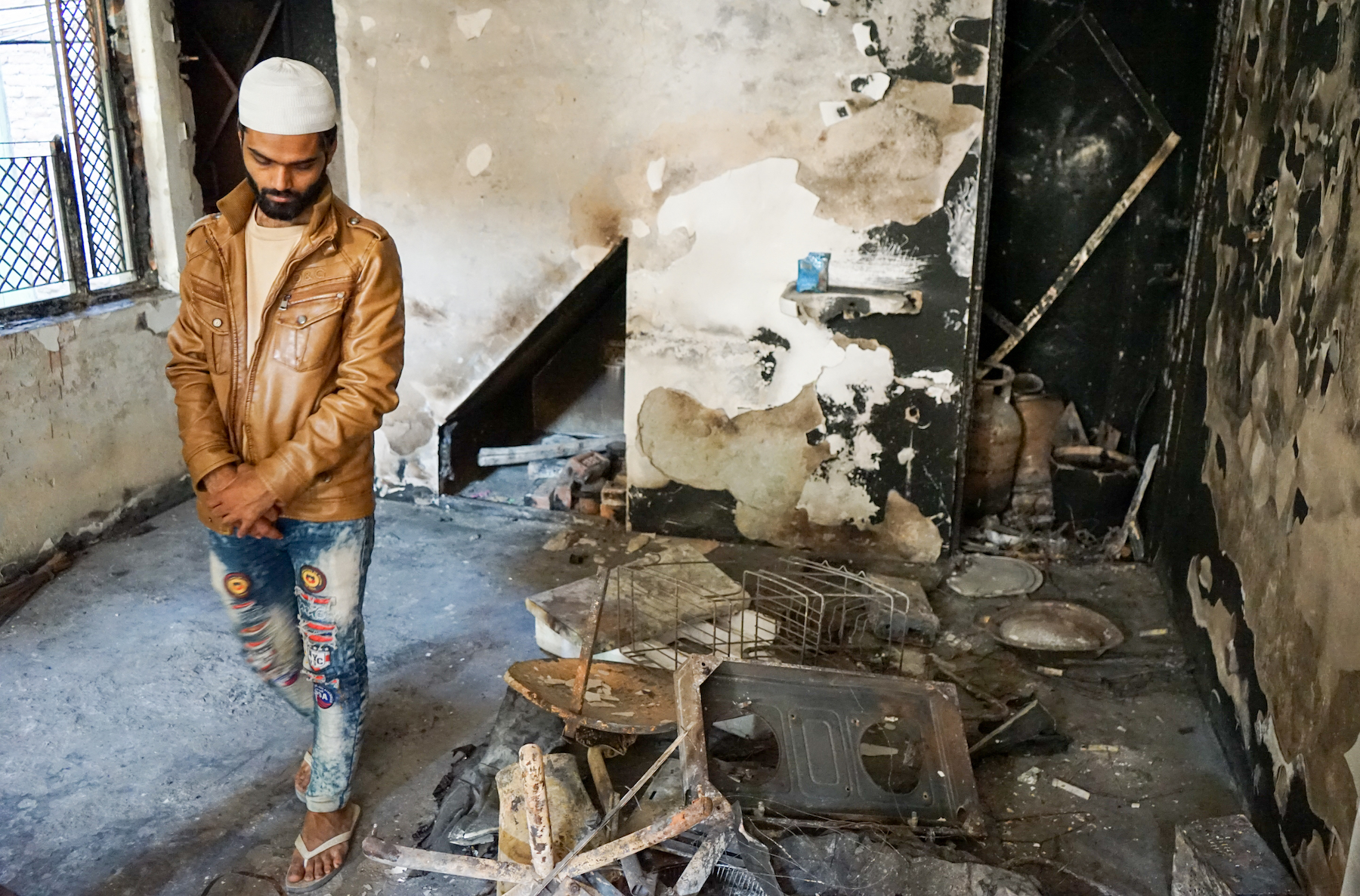 1586265995792-Mohammad-Nasir-Ansari-at-his-burnt-home-in-Shiv-Vihar-1