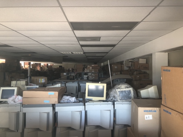 This Abandoned Computer Store Is a Time Capsule of Early 2000s Tech