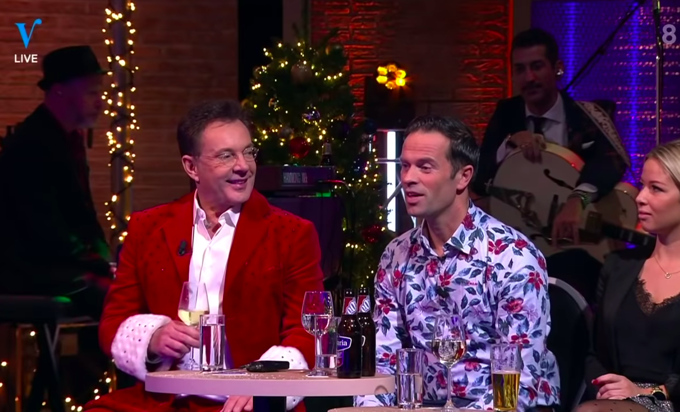 (Bas Nijhuis (rechts) met Gerard Joling. Via)